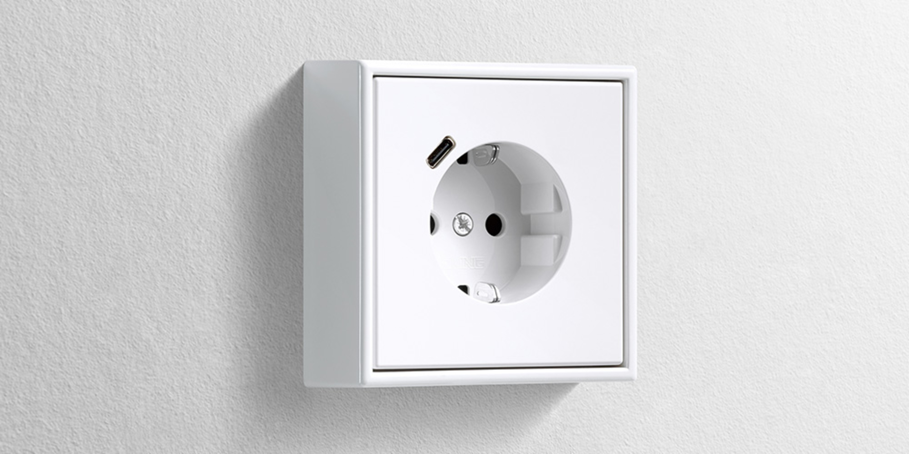 Erweiterter Anschlussraum für die Nachrüstung bei ELMÜ Elektro/Elektronik GmbH in Mühlhausen