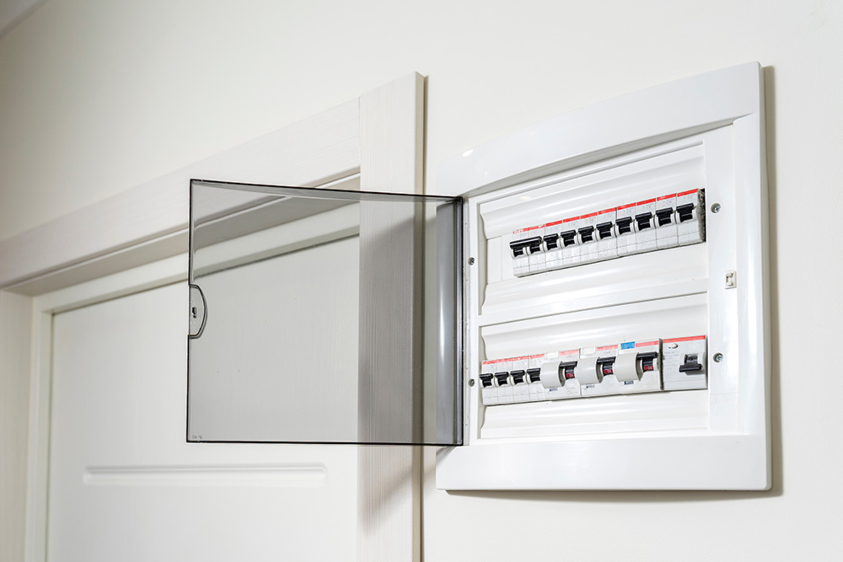 Über­spannungs­schutz bei ELMÜ Elektro/Elektronik GmbH in Mühlhausen